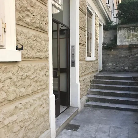 Alla Scalinata del Teatro Rossetti parcheggio-2